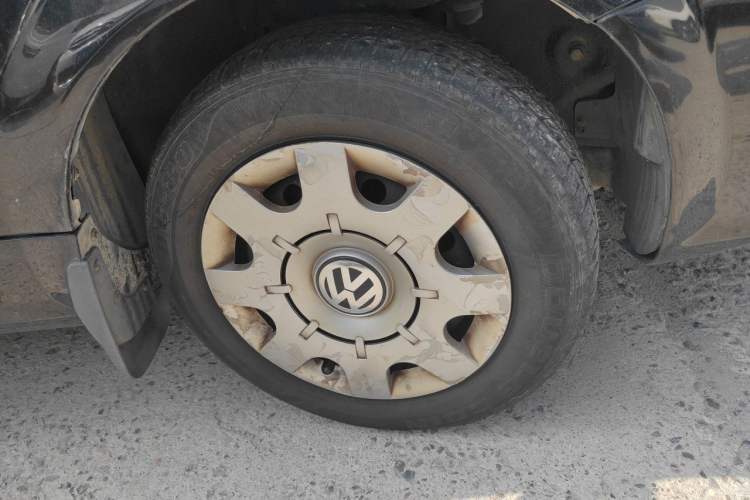 Used Volkswagen Santana Vista  Right Front Wheel Hub