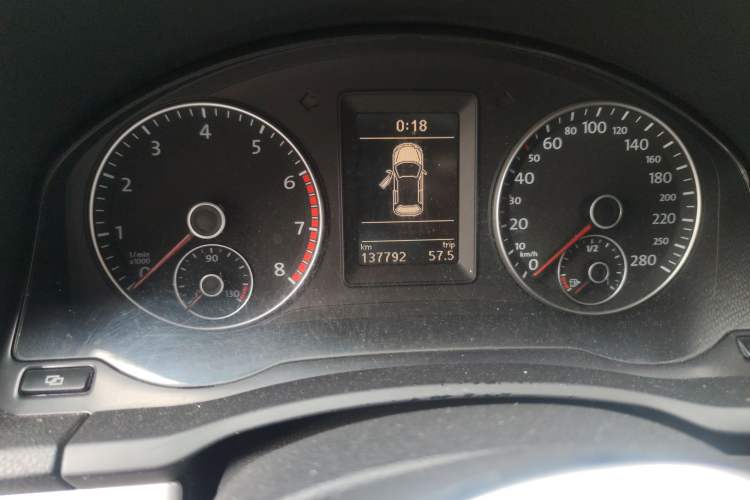 Used Volkswagen Scirocco 2009 1.4 TSI Luxury Edition Odometer Close Up