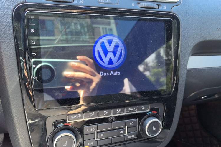 Used Volkswagen Scirocco 2009 1.4 TSI Luxury Edition Audio And AC Panel