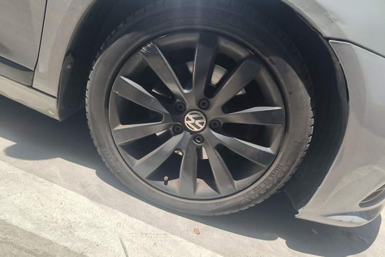 Used Volkswagen Scirocco 2009 1.4 TSI Trend Edition Right Front Wheel Hub