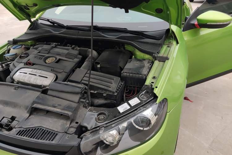 Used Volkswagen Scirocco 2009 1.4 TSI Luxury Edition Engine Bay Left