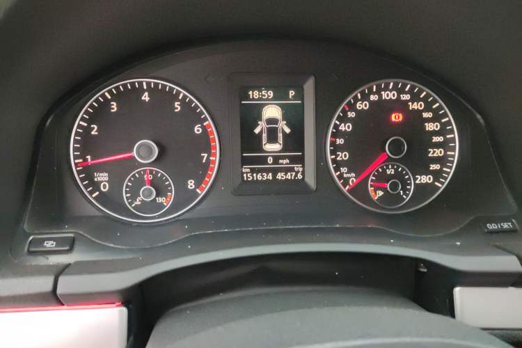 Used Volkswagen Scirocco 2009 1.4 TSI Luxury Edition Odometer Close Up