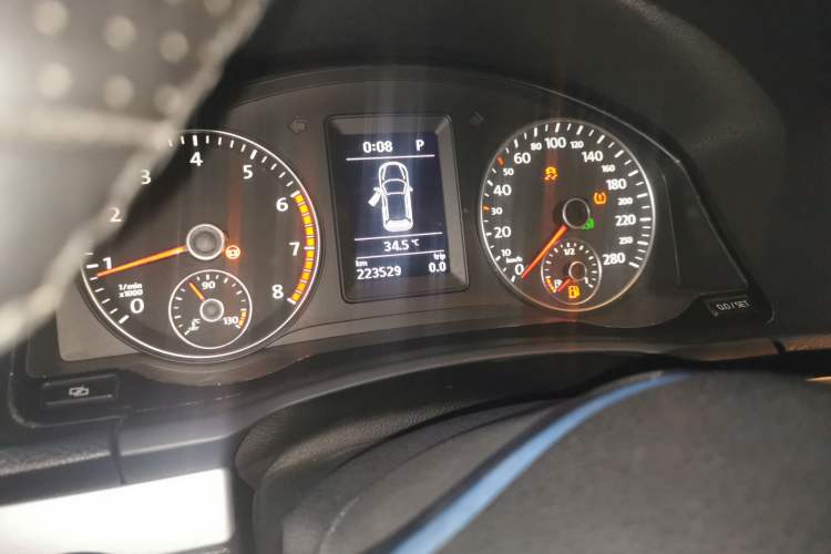 Used Volkswagen Scirocco 2009 1.4 TSI Luxury Edition Odometer Close Up