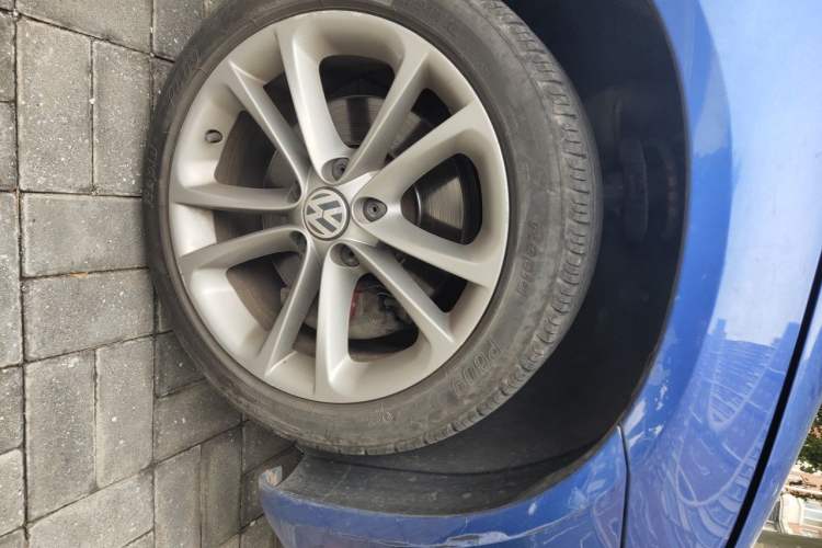 Used Volkswagen Scirocco 2010 2.0 TSI Sport Edition Right Front Wheel Hub