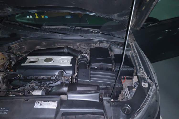 Used Volkswagen Scirocco 2010 2.0 TSI Sport Edition Engine Bay Left