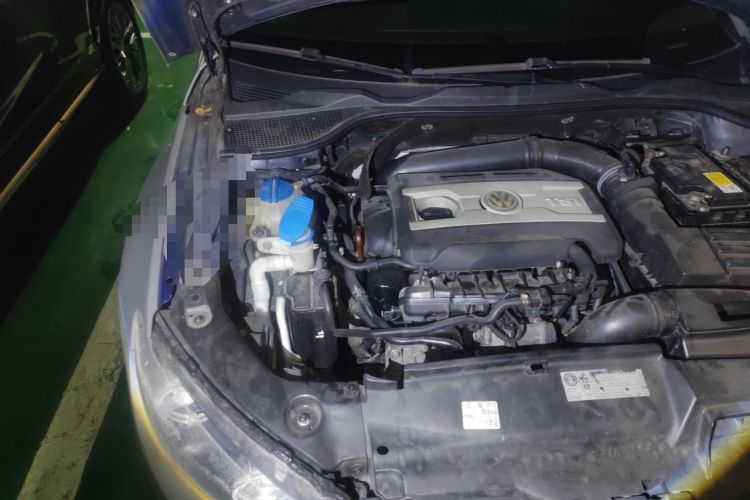 Used Volkswagen Scirocco 2010 2.0 TSI Luxury Edition Engine Bay Right