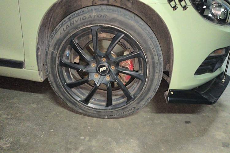 Used Volkswagen Scirocco 2010 2.0 TSI Luxury Edition Right Front Wheel Hub