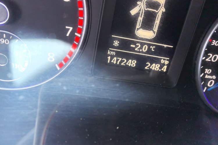 Used Volkswagen Scirocco 2010 2.0 TSI Luxury Edition Odometer Close Up