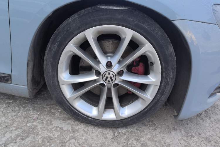Used Volkswagen Scirocco 2010 2.0 TSI Luxury Edition Right Front Wheel Hub