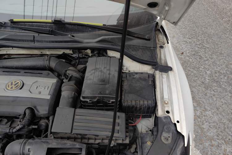 Used Volkswagen Scirocco 2010 2.0 TSI Sport Edition Engine Bay Left