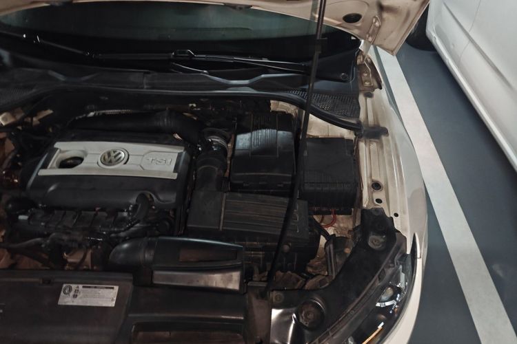Used Volkswagen Scirocco 2010 2.0 TSI Luxury Edition Engine Bay Left