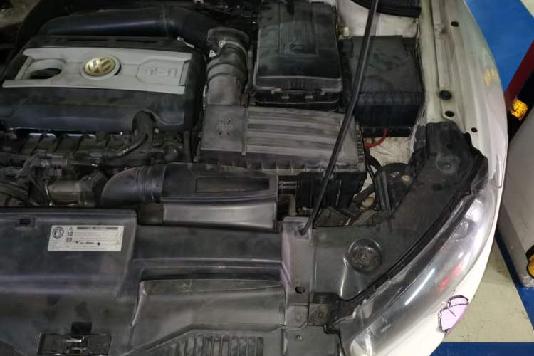 Used Volkswagen Scirocco 2010 2.0 TSI Sport Edition Engine Bay Left
