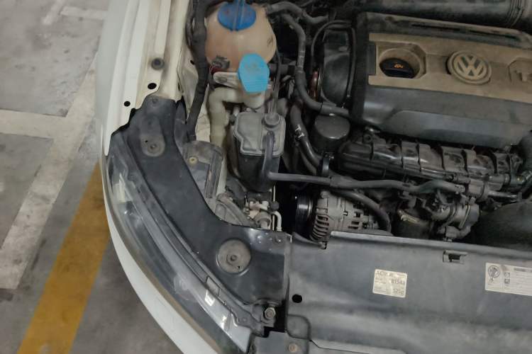 Used Volkswagen Scirocco 2010 2.0 TSI Luxury Edition Engine Bay Right