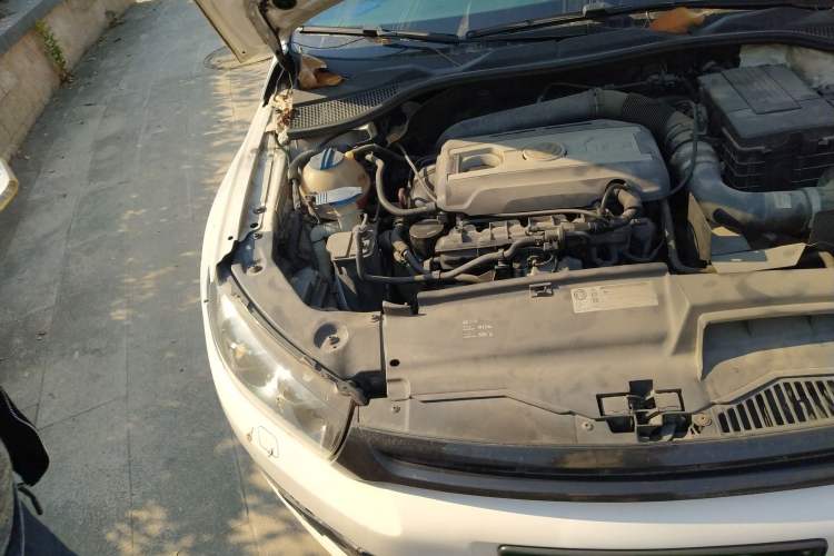 Used Volkswagen Scirocco 2010 2.0 TSI Luxury Edition Engine Bay Right
