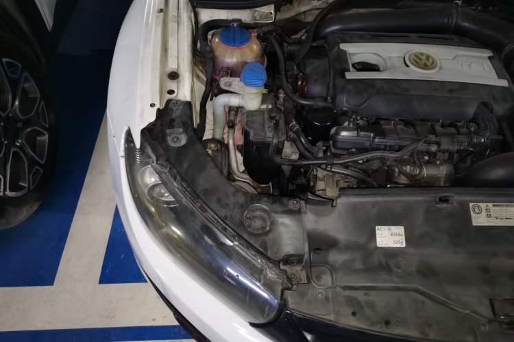Used Volkswagen Scirocco 2010 2.0 TSI Sport Edition Engine Bay Right