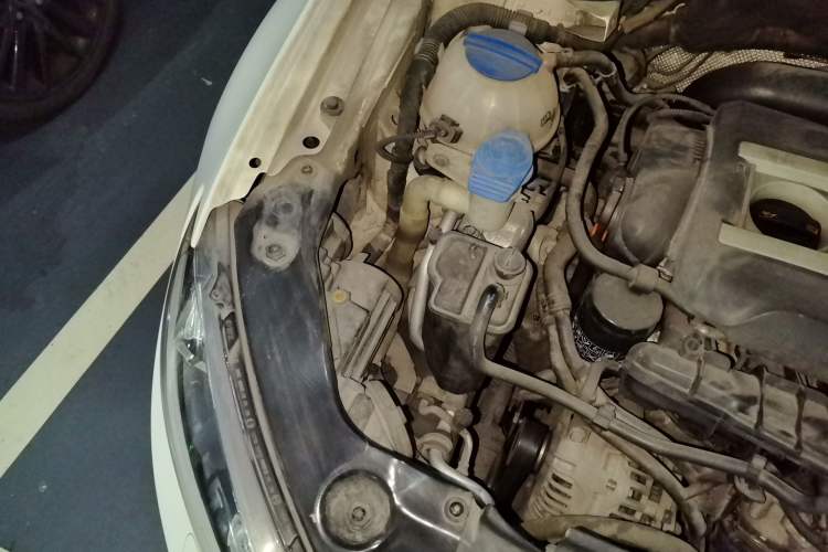 Used Volkswagen Scirocco 2010 2.0 TSI Luxury Edition Engine Bay Right