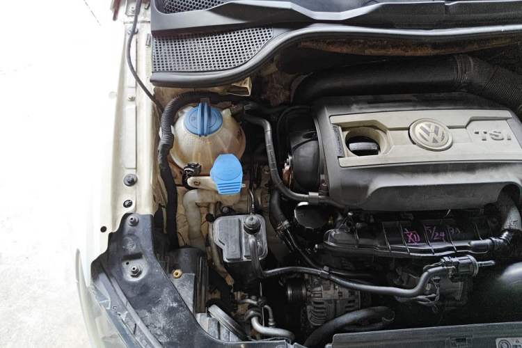 Used Volkswagen Scirocco 2010 2.0 TSI Luxury Edition Engine Bay Right