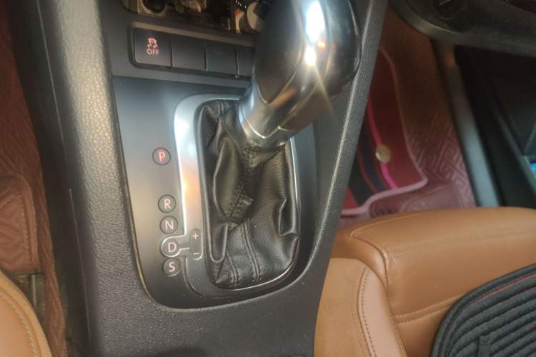 Used Volkswagen Scirocco 2010 2.0 TSI Luxury Edition Gear Lever