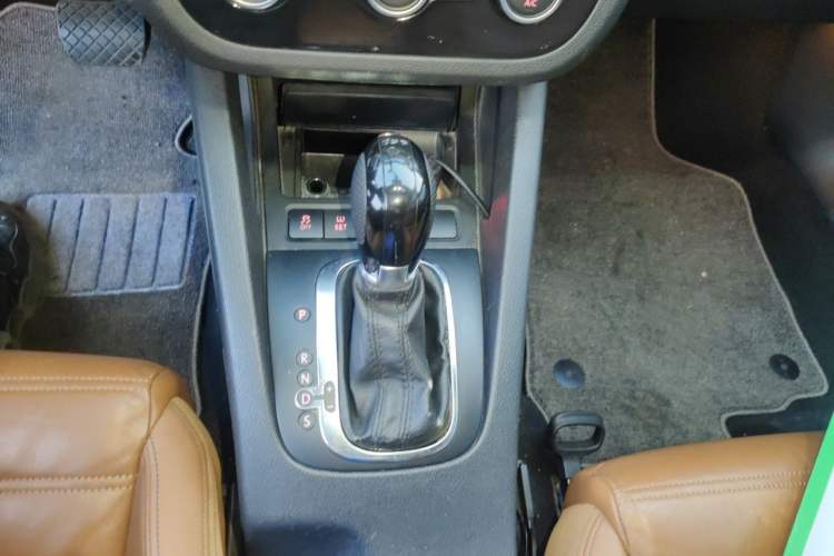 Used Volkswagen Scirocco 2010 2.0 TSI Luxury Edition Gear Lever