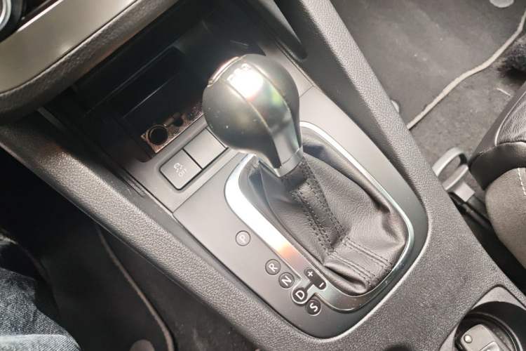 Used Volkswagen Scirocco 2010 2.0 TSI Luxury Edition Gear Lever