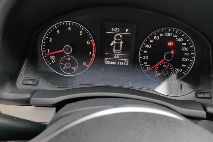 Used Volkswagen Scirocco 2010 2.0 TSI Sport Edition Odometer Close Up