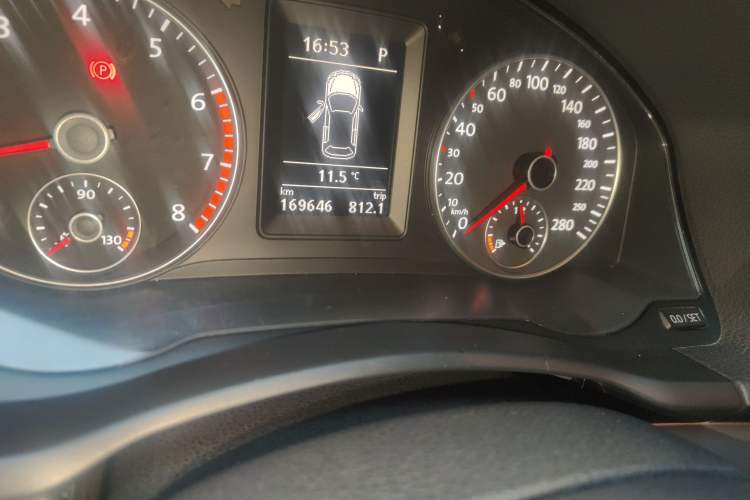 Used Volkswagen Scirocco 2010 2.0 TSI Luxury Edition Odometer Close Up