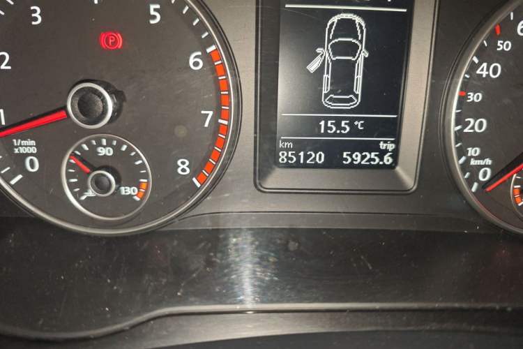 Used Volkswagen Scirocco 2010 2.0 TSI Luxury Edition Odometer Close Up