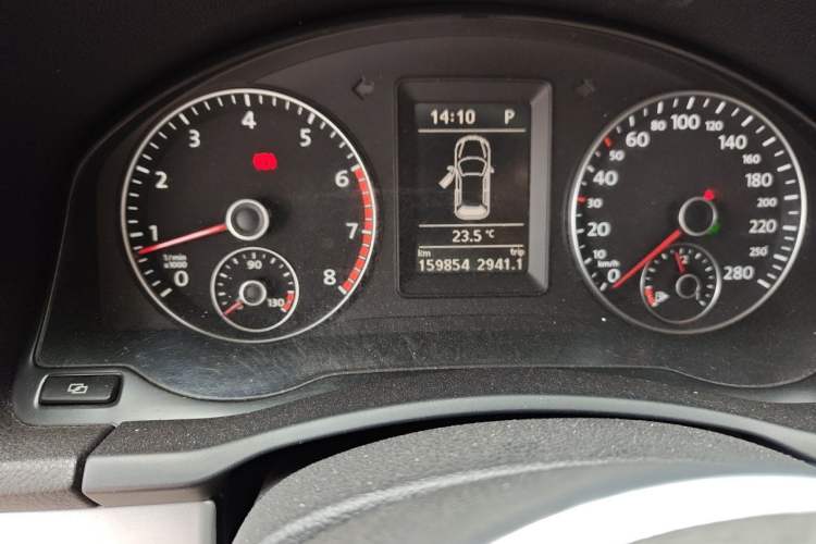 Used Volkswagen Scirocco 2010 2.0 TSI Luxury Edition Odometer Close Up