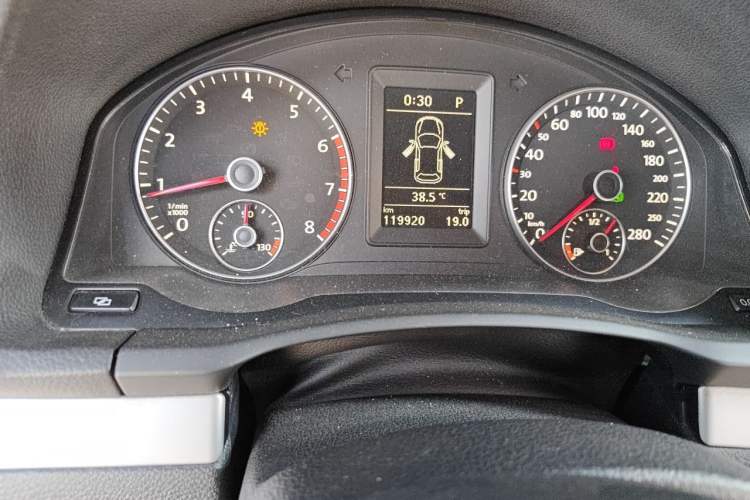 Used Volkswagen Scirocco 2010 2.0 TSI Luxury Edition Odometer Close Up