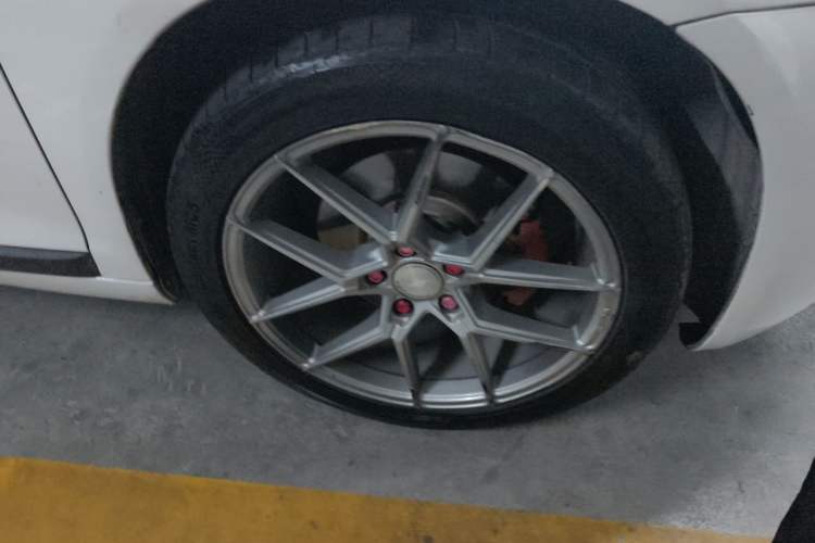 Used Volkswagen Scirocco 2010 2.0 TSI Luxury Edition Right Front Wheel Hub