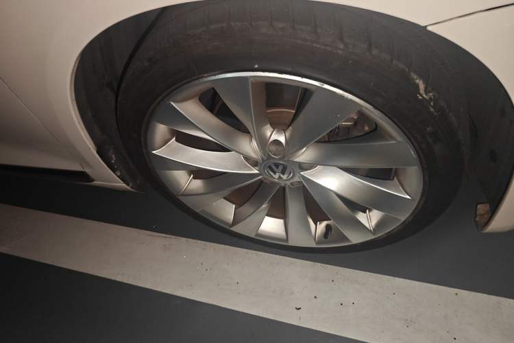 Used Volkswagen Scirocco 2010 2.0 TSI Luxury Edition Right Front Wheel Hub