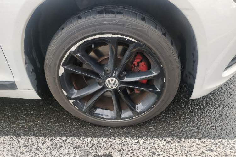 Used Volkswagen Scirocco 2010 2.0 TSI Luxury Edition Right Front Wheel Hub