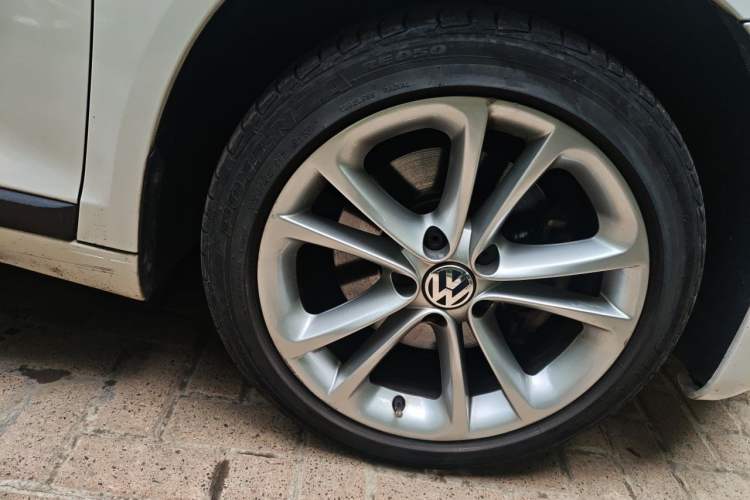 Used Volkswagen Scirocco 2010 2.0 TSI Luxury Edition Right Front Wheel Hub