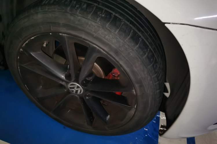 Used Volkswagen Scirocco 2010 2.0 TSI Sport Edition Right Front Wheel Hub