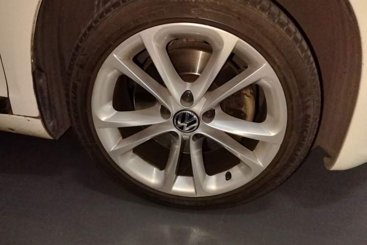 Used Volkswagen Scirocco 2010 2.0 TSI Luxury Edition Right Front Wheel Hub