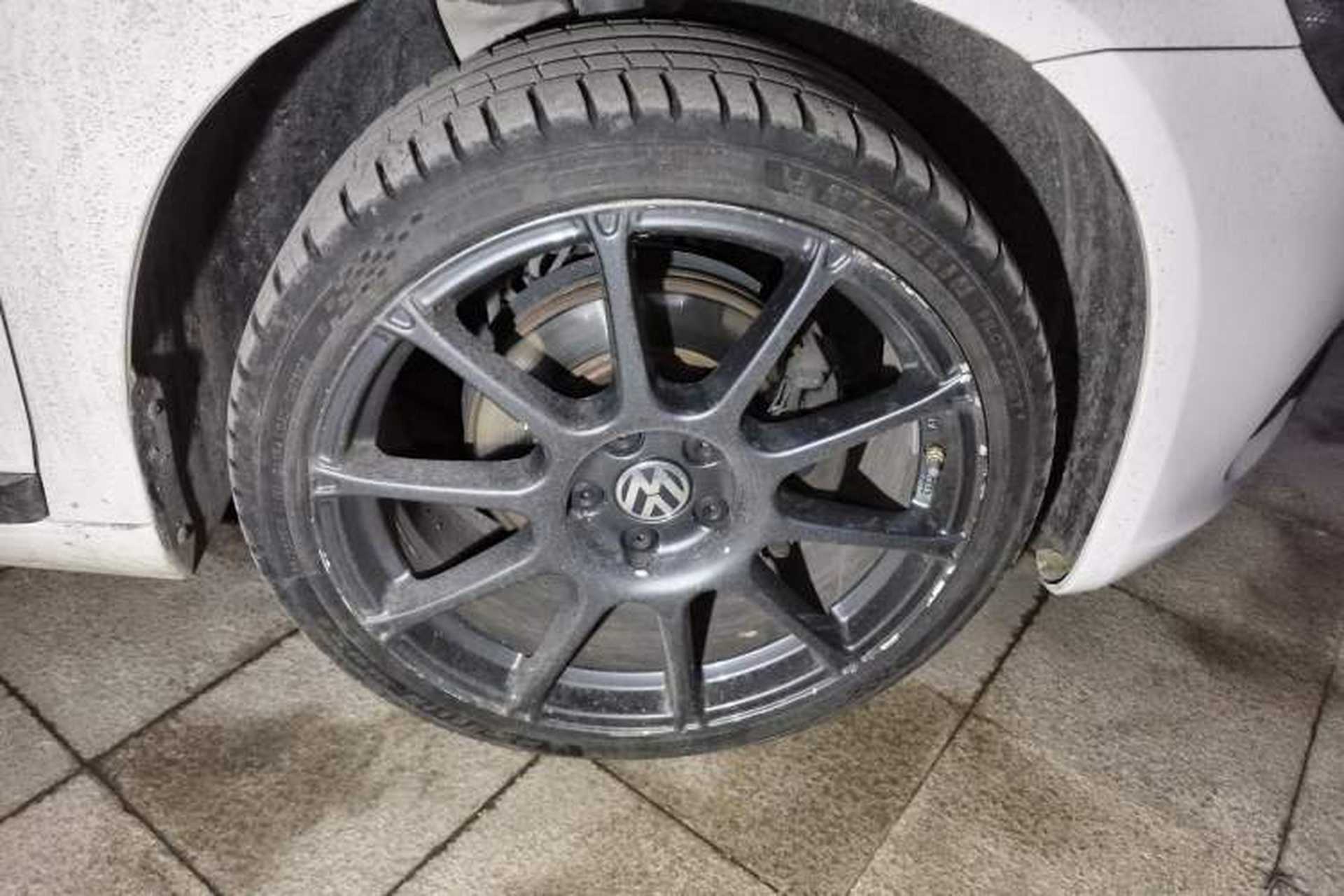 Used Volkswagen Scirocco 2010 2.0 TSI Luxury Edition Right Front Wheel Hub