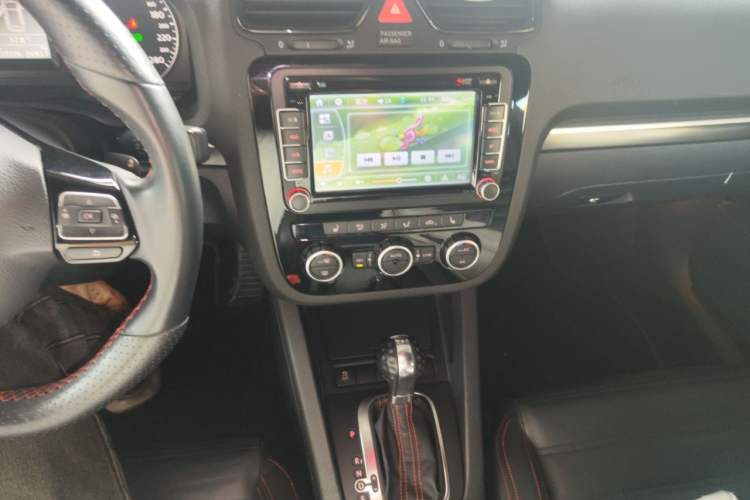 Used Volkswagen Scirocco 2011 2.0 TSI Luxury Edition Audio And AC Panel