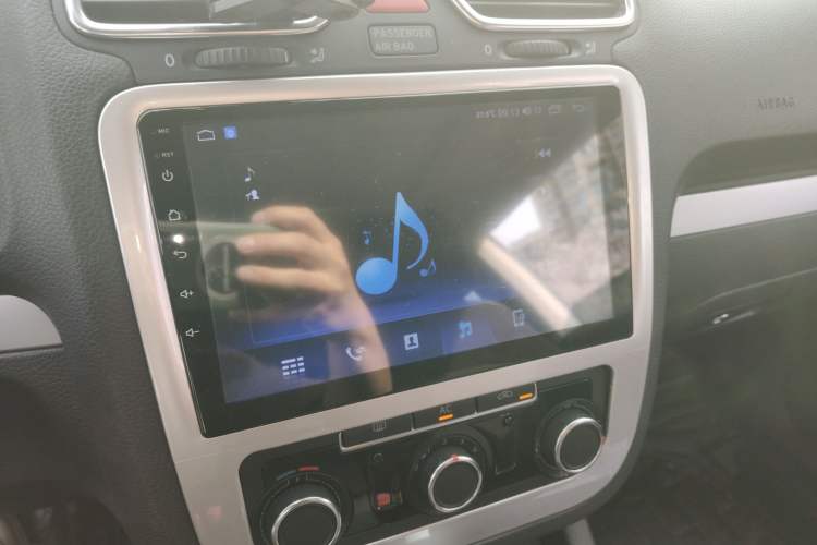 Used Volkswagen Scirocco 2011 1.4 TSI Comfort Edition Audio And AC Panel