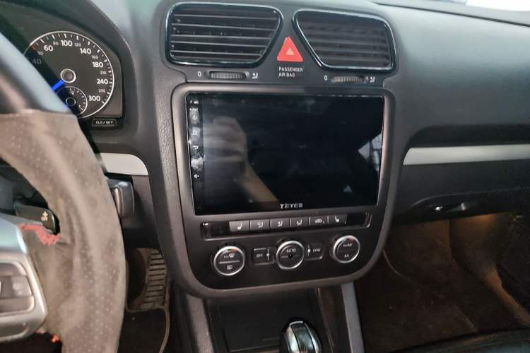 Used Volkswagen Scirocco 2011 R 2.0TSI Audio And AC Panel