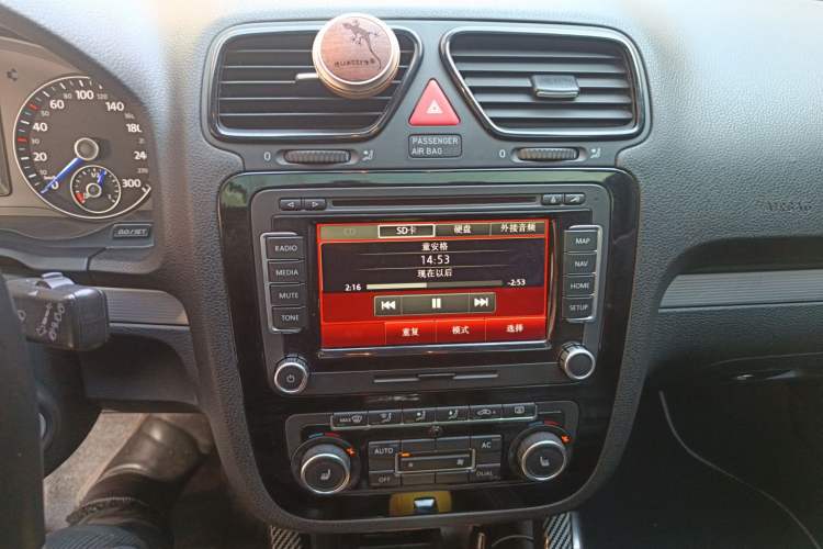 Used Volkswagen Scirocco 2011 R 2.0TSI Audio And AC Panel