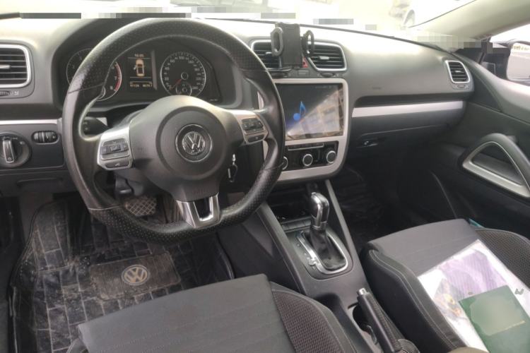 Used Volkswagen Scirocco 2011 1.4 TSI Comfort Edition Center Console