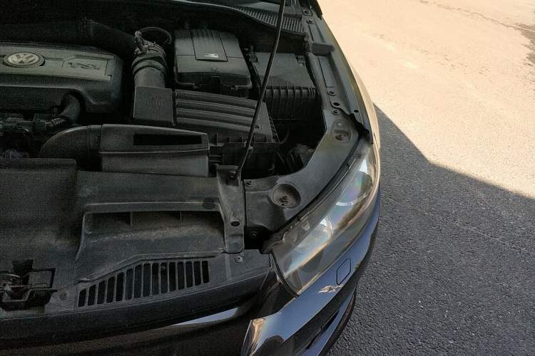 Used Volkswagen Scirocco 2011 2.0 TSI R-Line Engine Bay Left