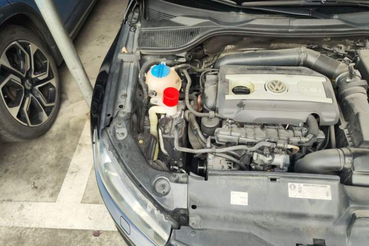 Used Volkswagen Scirocco 2011 2.0 TSI Luxury Edition Engine Bay Right