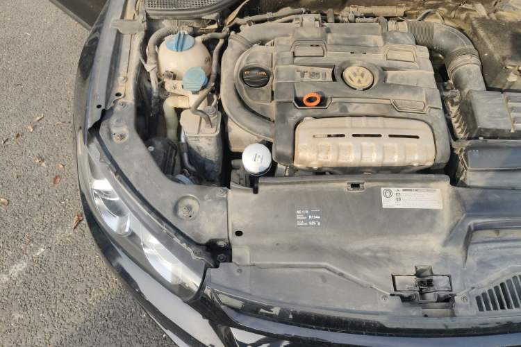 Used Volkswagen Scirocco 2011 1.4 TSI Comfort Edition Engine Bay Right