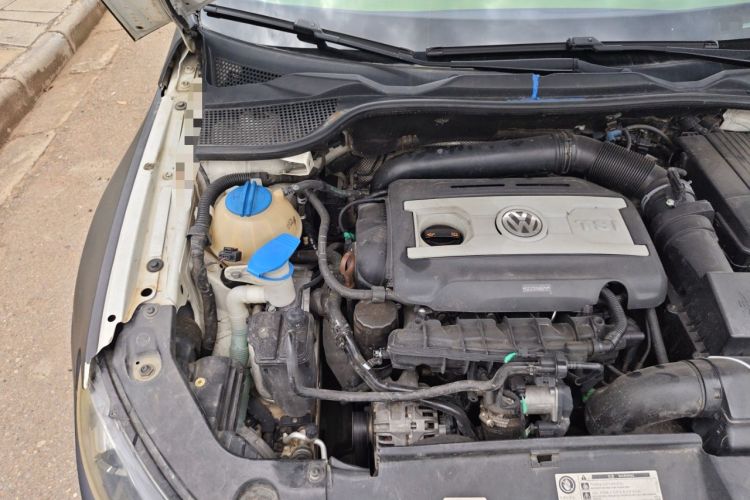 Used Volkswagen Scirocco 2011 2.0 TSI Luxury Edition Engine Bay Right