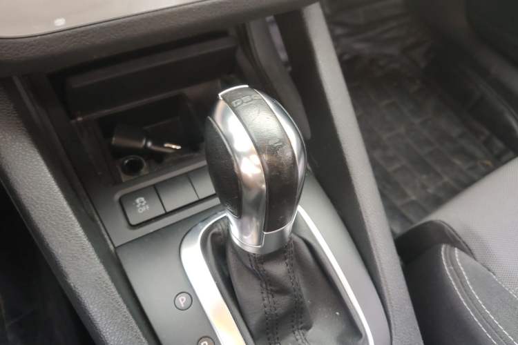 Used Volkswagen Scirocco 2011 1.4 TSI Comfort Edition Gear Lever