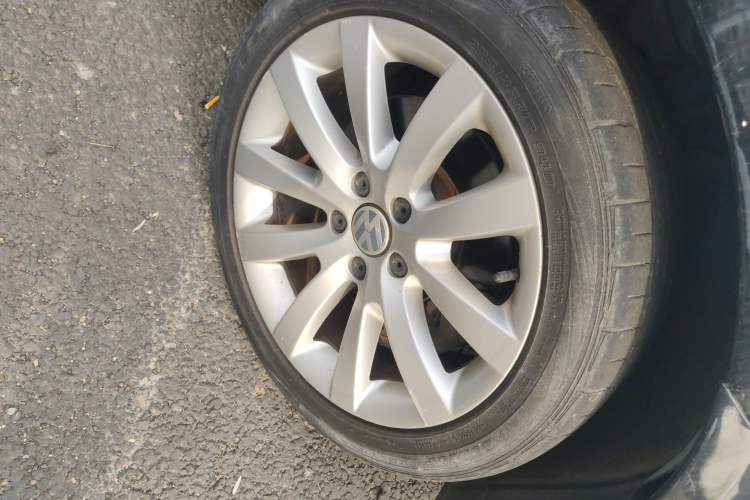 Used Volkswagen Scirocco 2011 1.4 TSI Comfort Edition Right Front Wheel Hub