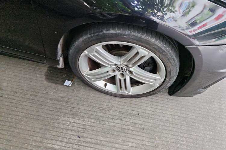 Used Volkswagen Scirocco 2011 R 2.0TSI Right Front Wheel Hub