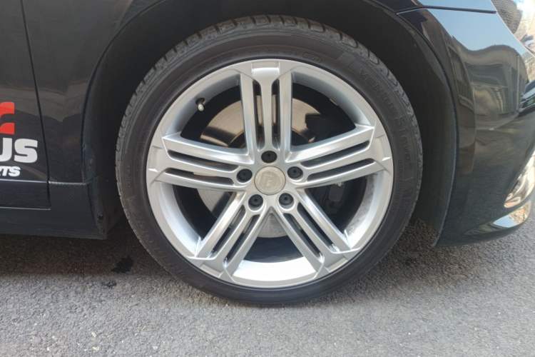 Used Volkswagen Scirocco 2011 R 2.0TSI Right Front Wheel Hub