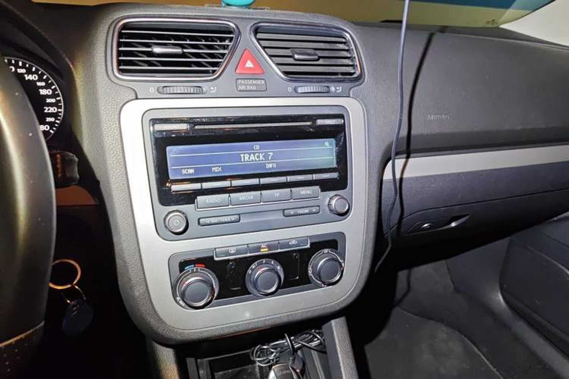 Used Volkswagen Scirocco 2011 1.4 TSI Single-Turbo Fashion Edition Audio And AC Panel